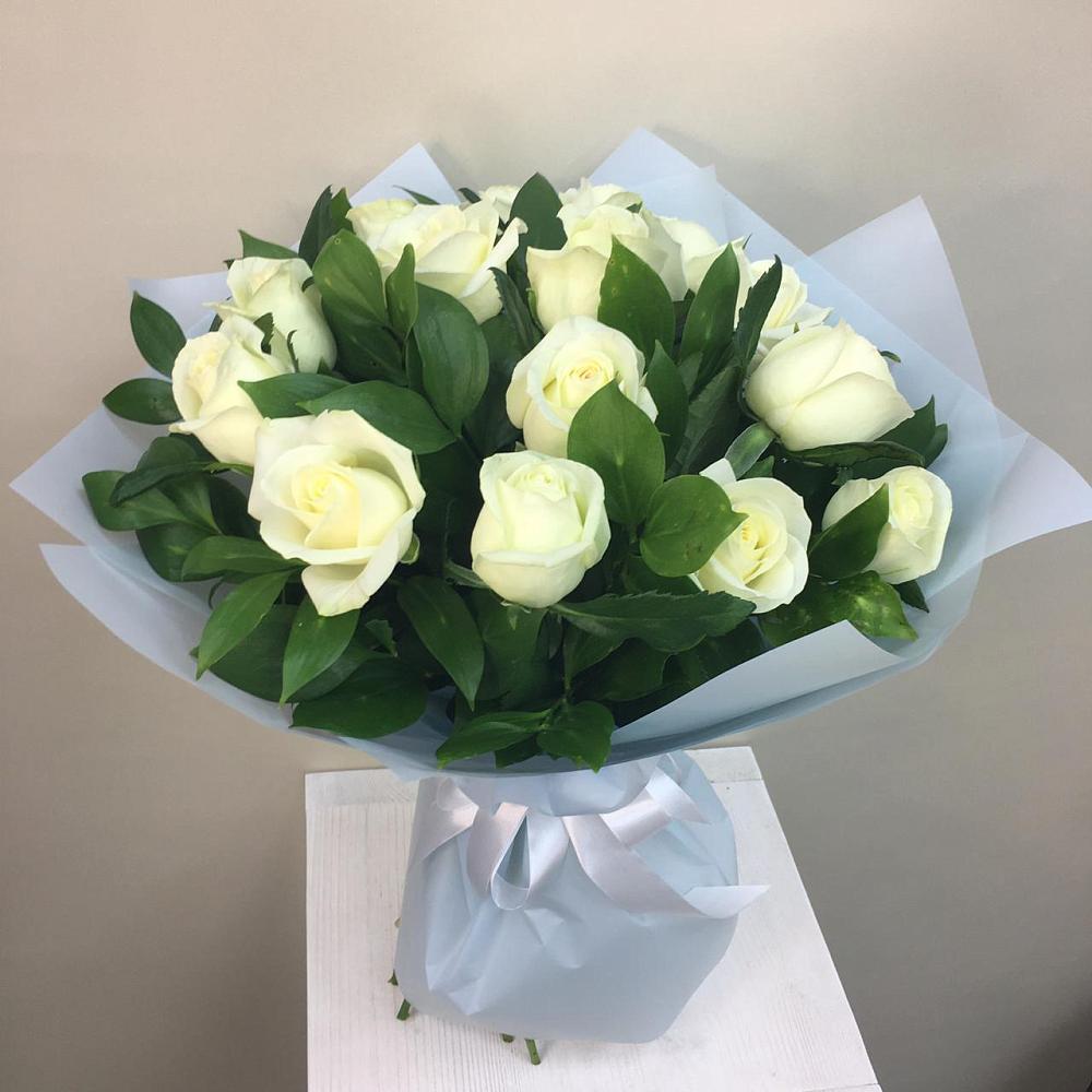 Букет 15 Белых роз Проуд в Березняки