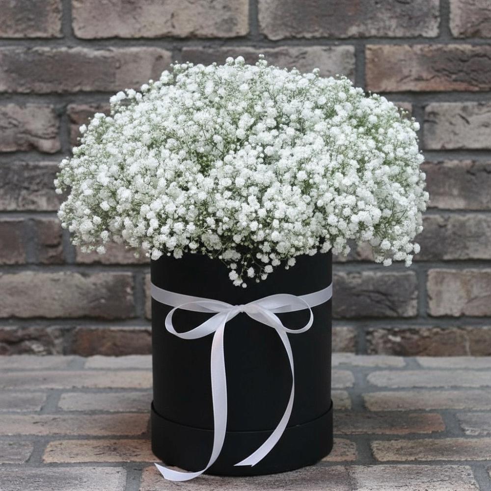 Цветочная композиция из Гипсофила в шляпной коробке в Березняки