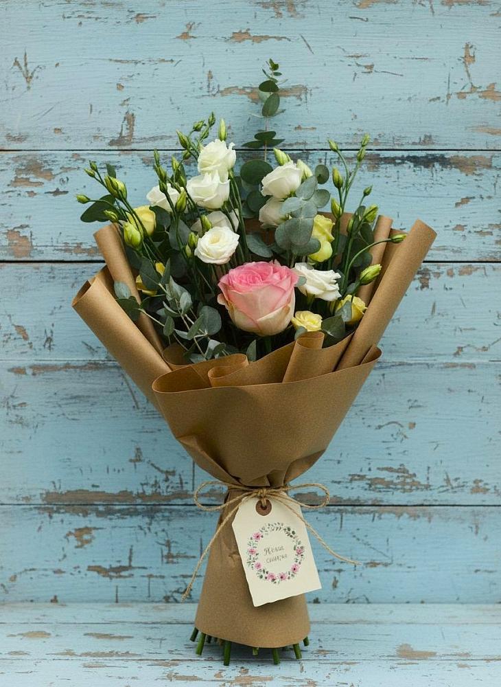 Букет цветов из: Розы и Лизиантусы в Березняки