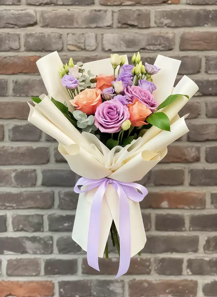 Букет цветов из: Лизиантусы и Розы в Березняки