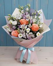 Букет цветов из:  Лизиантусы, Розы, Альстромерии и Гипсофила в Березняки