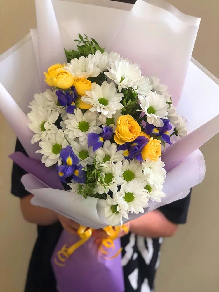 Букет цветов из: Ирисы, Хризантемы и Розы в Березняки