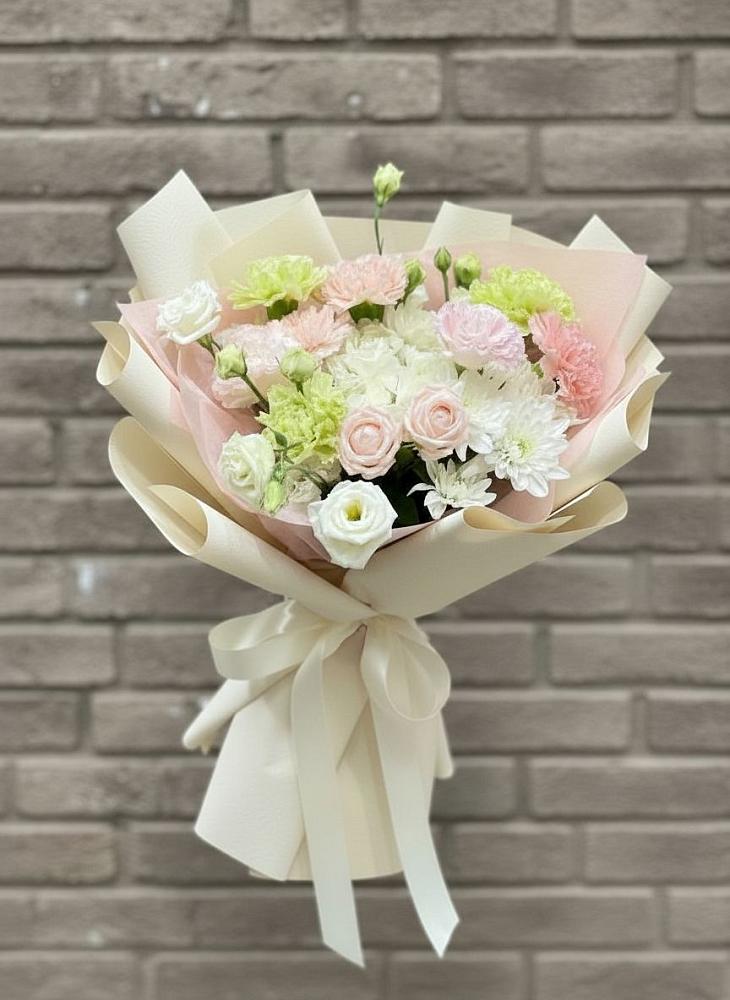 Букет цветов из: Гвоздики, Розы, Лизиантусы и Хризантемы в Березняки