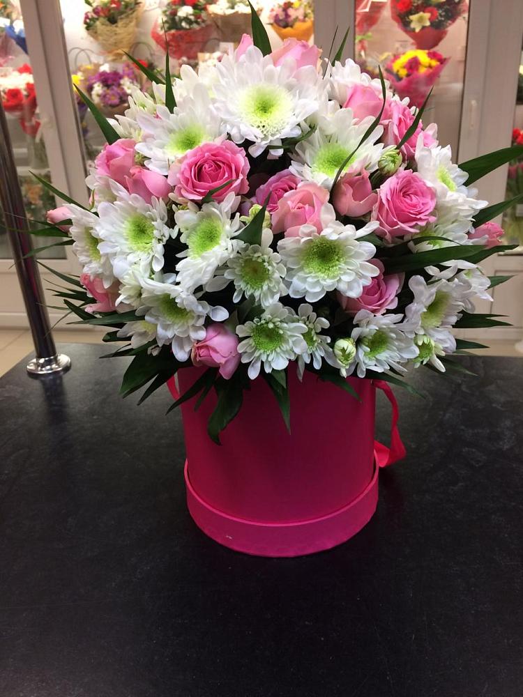 Цветочная композиция из Розы и Хризантемы в шляпной коробке в Березняки