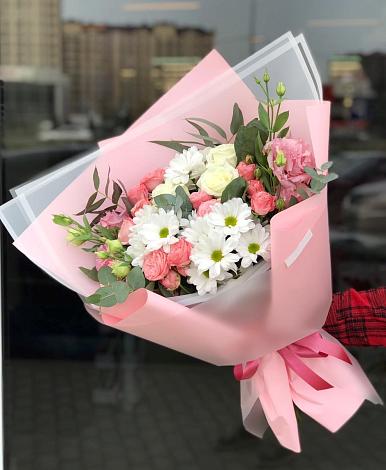 Букет цветов из: Розы, Лизиантусы и Хризантемы в Березняки